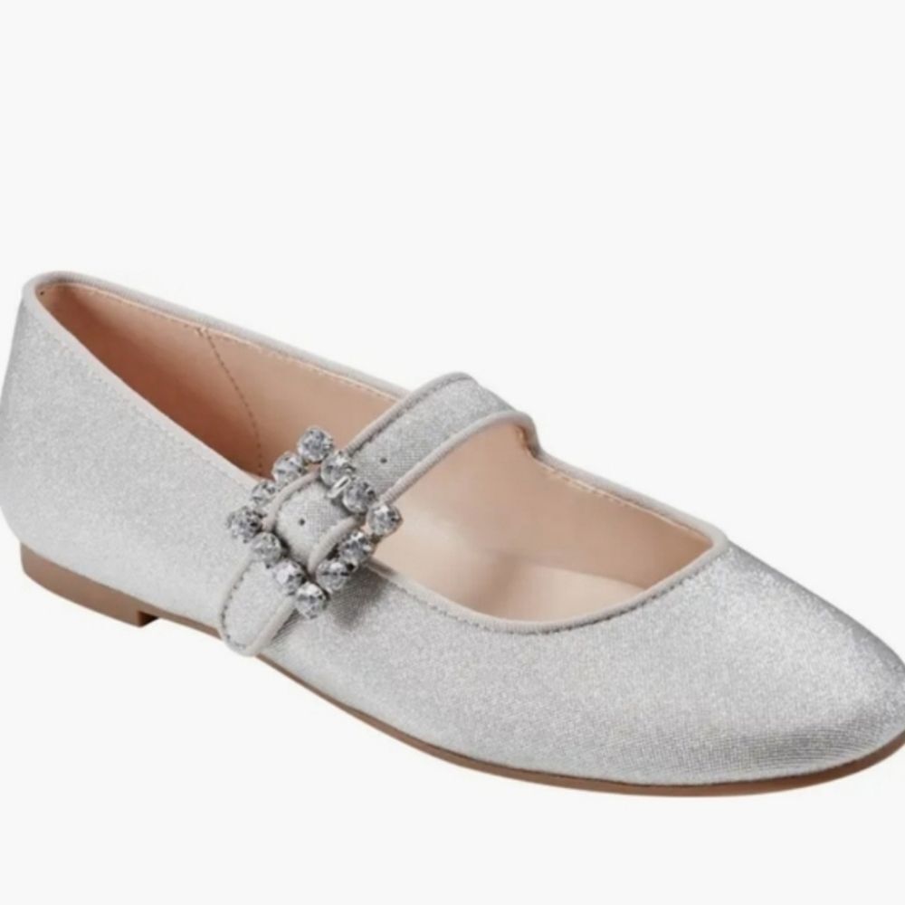 BRAND NEW UNISA EMBELISHD BUCKLE MARY JANE FLAT R3